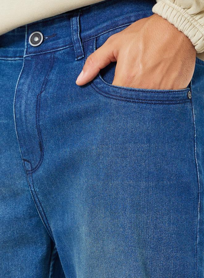 ستايلي جينز بتفاصيل مشطوفة قصة عادية - Image 2